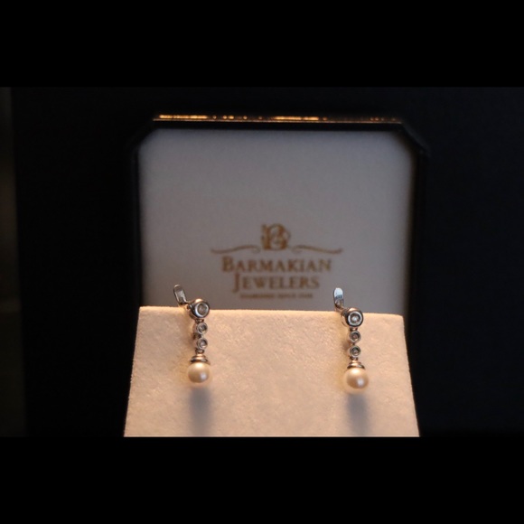Diamond, sliver and pearl earings - Picture 2 of 5